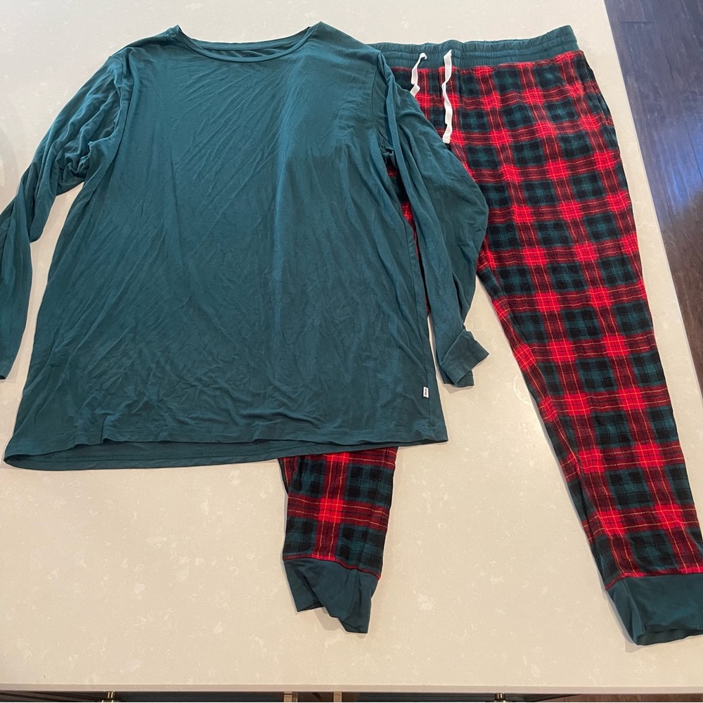 Men’s Little Sleepies pajama set - worn twice. Size Large